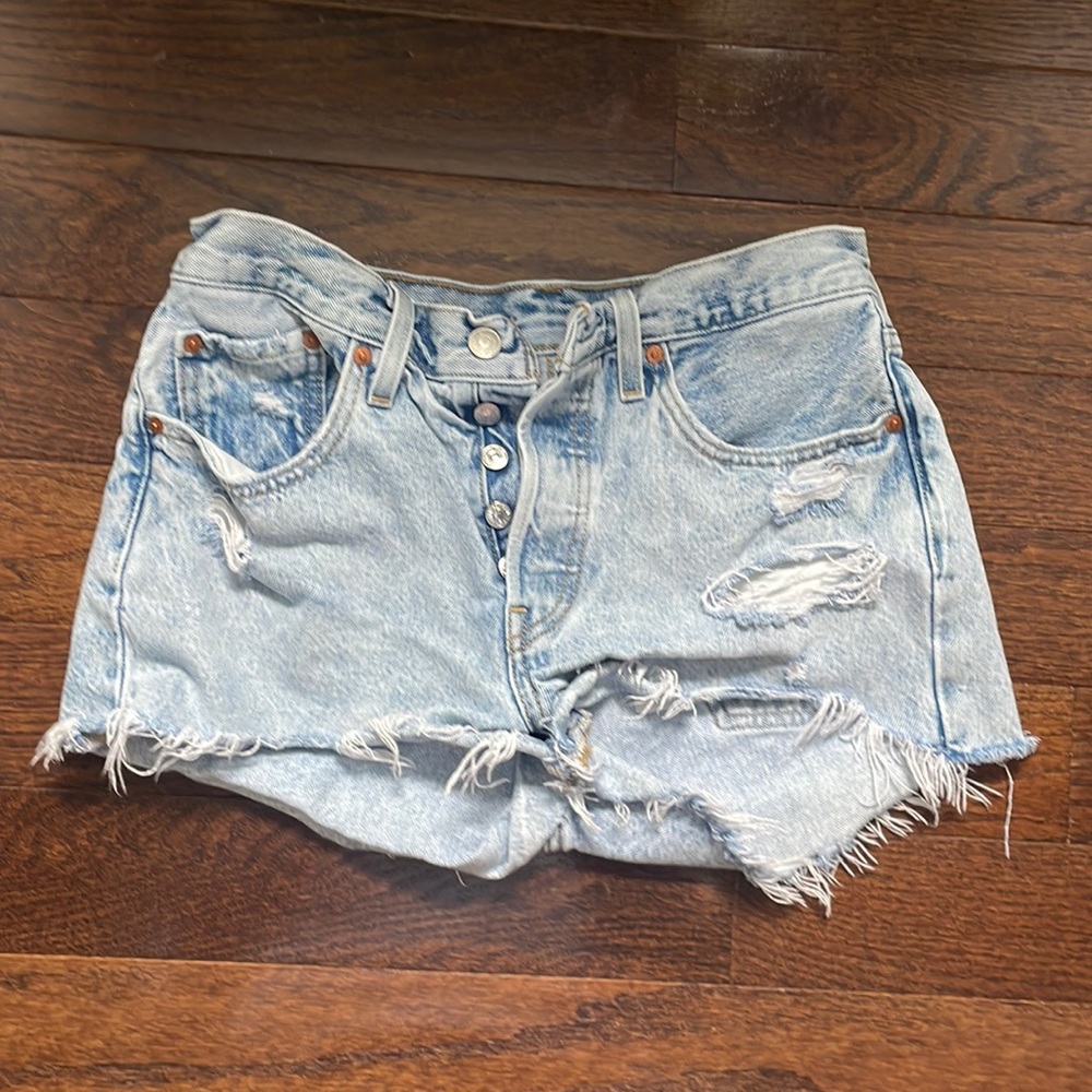 Levi light wash jean shorts